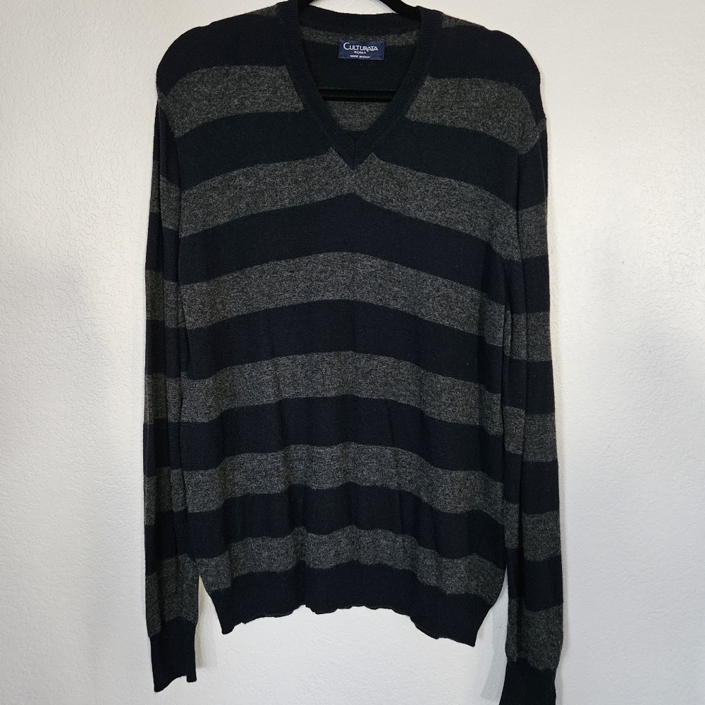 Culturata Roma Wool V-Neck Sweater